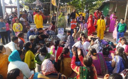 कार्तिक पूर्णिमा पर टनकपुर के शारदा घाट में उमड़ता श्रद्धालुओं का हुजूम