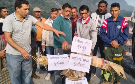 बेतालघाट में फूंका गया बीजेपी विधायक बंशीधर भगत का पुतला, यशपाल आर्य के खिलाफ सदन में की गई बदसलूकी को लेकर जताया आक्रोश