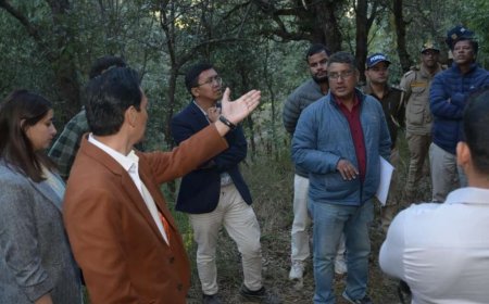 हल्द्वानी: आयुक्त कुमाऊं दीपक रावत ने रामगढ़ ब्लॉक में विभिन्न स्थलों का भ्रमण व निरीक्षण किया