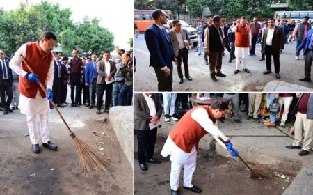 मुख्यमंत्री धामी का आईएसबीटी देहरादून में औचक निरीक्षण, गंदगी देखकर खुद उठाई झाड़ू