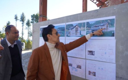 मंडलायुक्त दीपक रावत ने सर्किट हाउस निर्माण तेजी से पूरा करने के दिए निर्देश