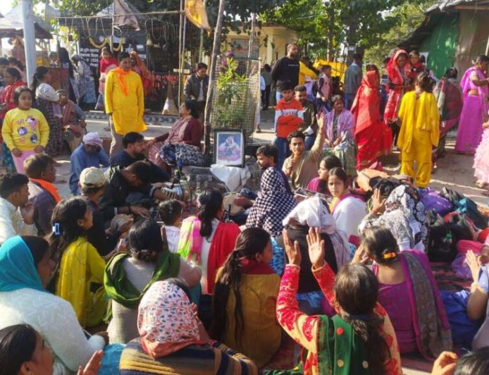 कार्तिक पूर्णिमा पर टनकपुर के शारदा घाट में उमड़ता श्रद्धालुओं का हुजूम