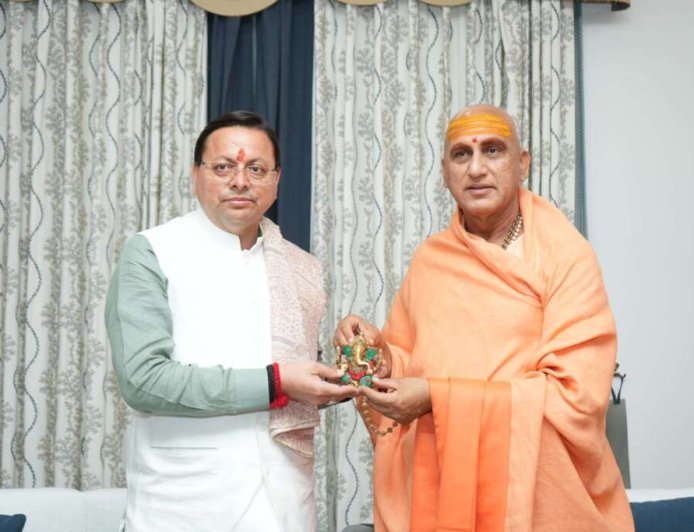 देहरादून : देश के दिग्गज संतों ने सीएम धामी से की मुलाकात, जानिये क्या रहा खास