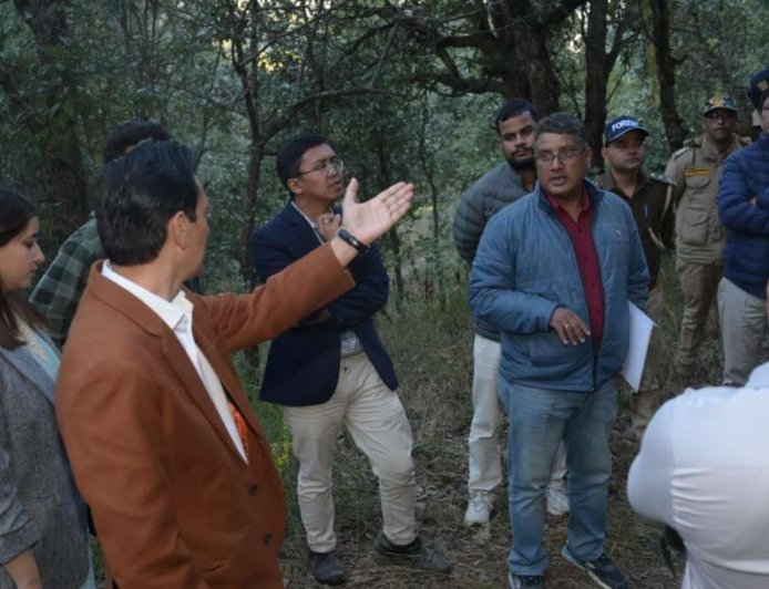 हल्द्वानी: आयुक्त कुमाऊं दीपक रावत ने रामगढ़ ब्लॉक में विभिन्न स्थलों का भ्रमण व निरीक्षण किया