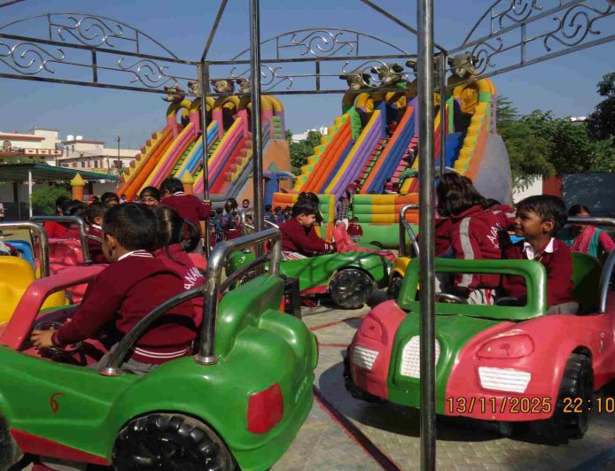 आनंदा एकेडमी के प्रांगण में बाल दिवस का आयोजन बड़े हर्षोल्लास के साथ