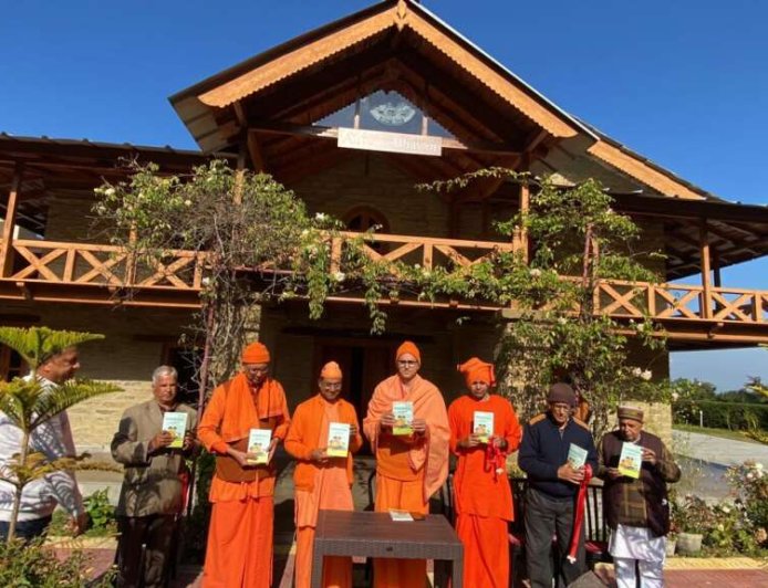 लोहाघाट : अद्वैत आश्रम मायावती में ‘मेरी साठ बाल कविताएं’ पुस्तक का हुआ भव्य विमोचन