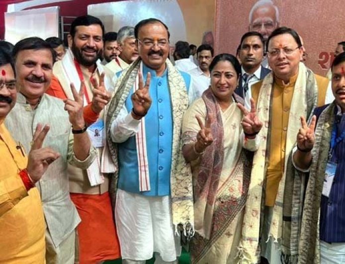 मुख्यमंत्री पुष्कर सिंह धामी पटना (बिहार) में नवनिर्वाचित सरकार के शपथ ग्रहण समारोह में हुए सम्मिलित