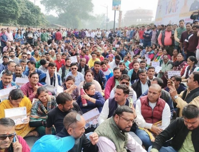 उपनल कर्मचारियों की मांगों का लेफ्ट ने किया समर्थन