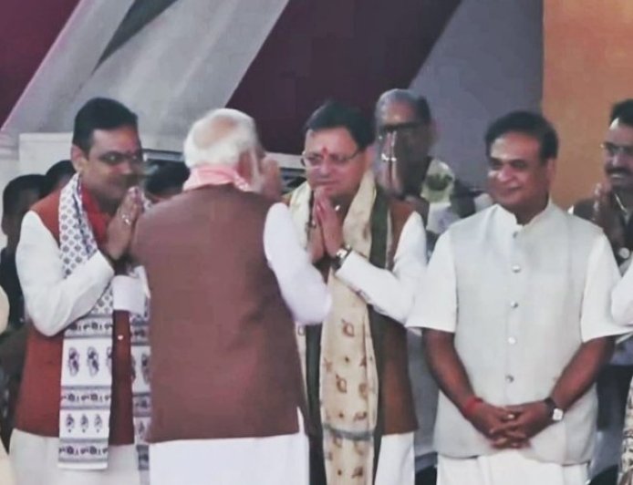 मुख्यमंत्री पुष्कर सिंह धामी बिहार राज्य की नवनिर्वाचित सरकार के शपथ ग्रहण समारोह में हुए शामिल