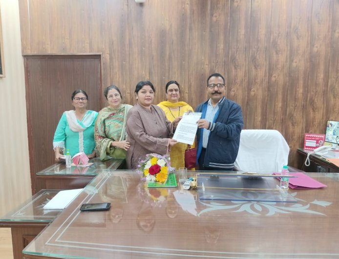 देह दान करने वालों को सम्मान के साथ घर से मेडिकल कॉलेज ले जाने की मांग डीएम से कि अनमोल संकल्प कि ओर से