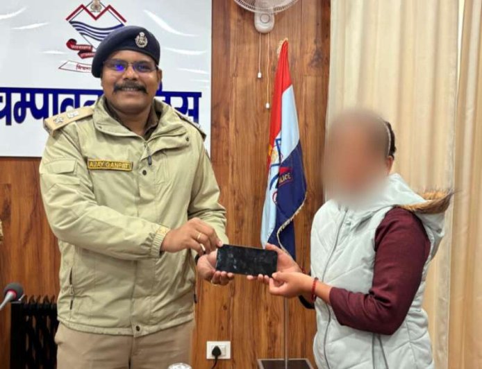 चम्पावत पुलिस की बड़ी सफलता, इंग्लैंड से बरामद हुआ गुमशुदा फोन
