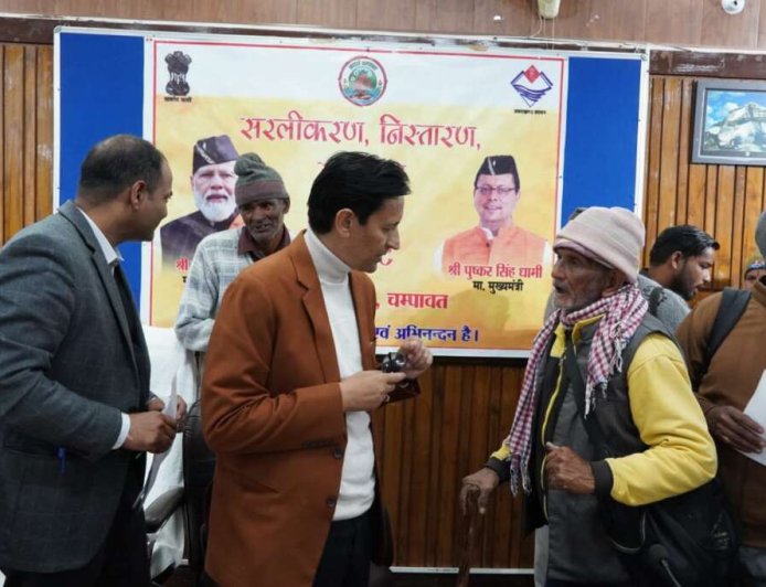 चम्पावत : मंडलायुक्त ने प्रबुद्धजनों व जनप्रतिनिधियों से किया संवाद