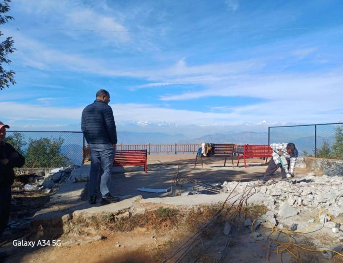 एबट माउंट को उच्च स्तर के पर्यटन मानकों के अनुरूप विकसित करना प्रशासन की प्राथमिकता : मनीष कुमार