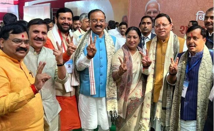 मुख्यमंत्री पुष्कर सिंह धामी पटना (बिहार) में नवनिर्वाचित सरकार के शपथ ग्रहण समारोह में हुए सम्मिलित