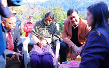 मानव वन्यजीव संघर्ष को लेकर बड़ी चुनौती, पौड़ी में पीड़ित परिवार से मिले अधिकारी