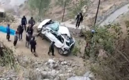 उत्तराखंड में भीषण हादसा : कार खाई में गिरी, 2 महिलाओं समेत 3 की दर्दनाक मौत