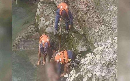 गहरी खाई में पड़ा मिला होमगार्ड का शव, कल से ही था गायब