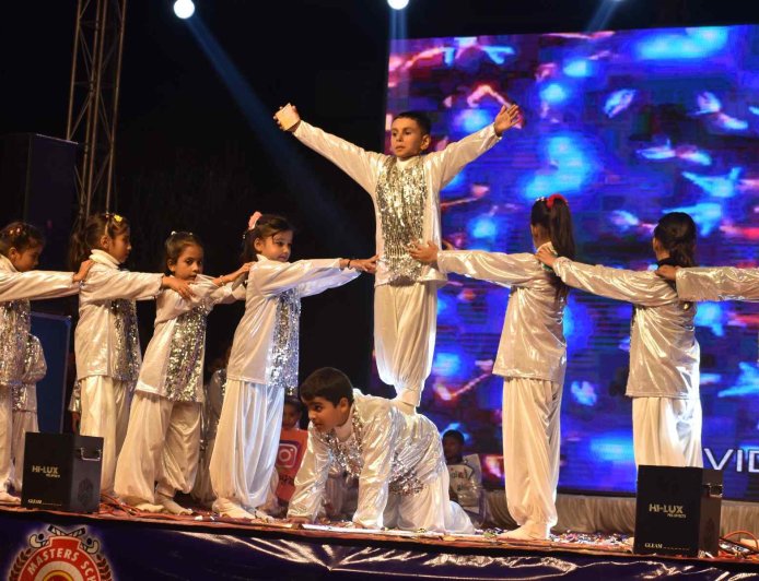 द मास्टर्स सीनियर सेकेंडरी स्कूल में हुआ भव्य वार्षिकोत्सव 