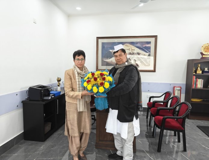 हरीश रावत की अनदेखी को लेकर उत्तराखंड कांग्रेस में हलचल, प्रभारी कुमारी शैलजा से मिले धीरेंद्र प्रताप, हुई क्या बात?