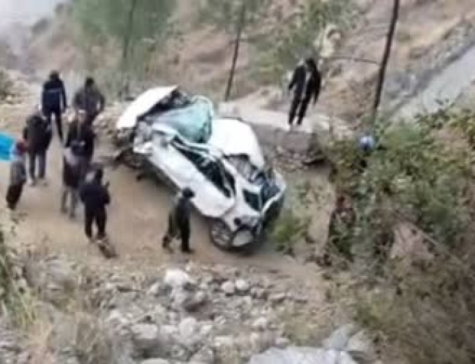 उत्तराखंड में भीषण हादसा : कार खाई में गिरी, 2 महिलाओं समेत 3 की दर्दनाक मौत