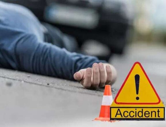 स्कूटी डिवाइडर से टकराई, 24 वर्षीय युवक की दर्दनाक मौत, दोस्त घायल