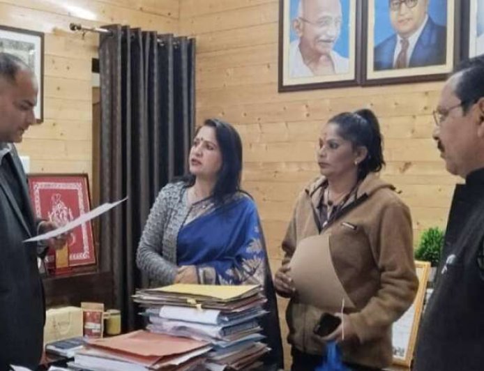 आंगनबाड़ी वर्कर्स ने किया एक लाख की योजना का विरोध