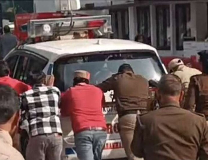 सीएम धामी सुरक्षा चूक मामला, कॉन्स्टेबल चालक सस्पेंड, 7 दिन में जांच रिपोर्ट तलब