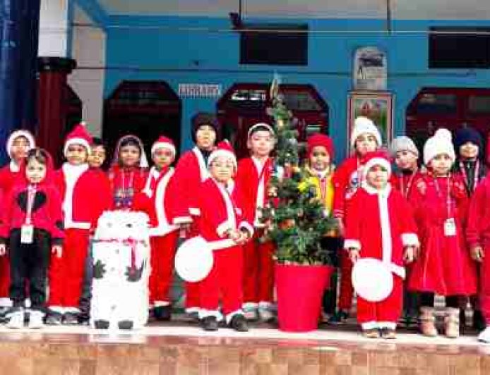 हल्द्वानी: क्वींस सीनियर सेकेंडरी स्कूल में धूमधाम से मना क्रिसमस पर्व