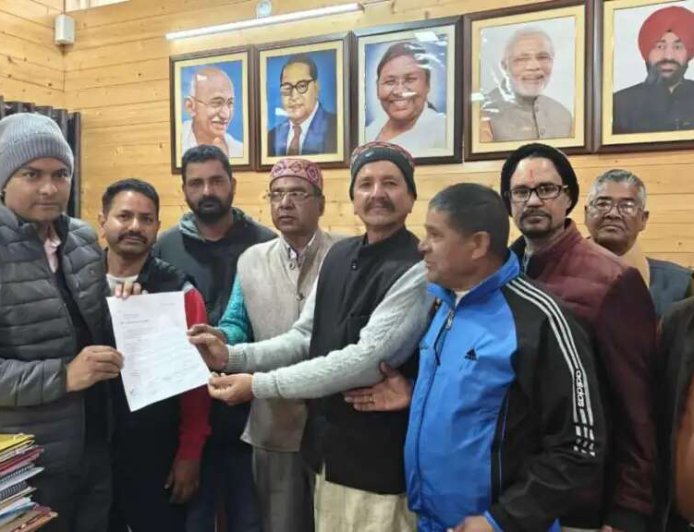 चम्पावत : फसल बीमा क्लेम में भेदभाव से किसानों में नाराज़गी, जांच के आदेश