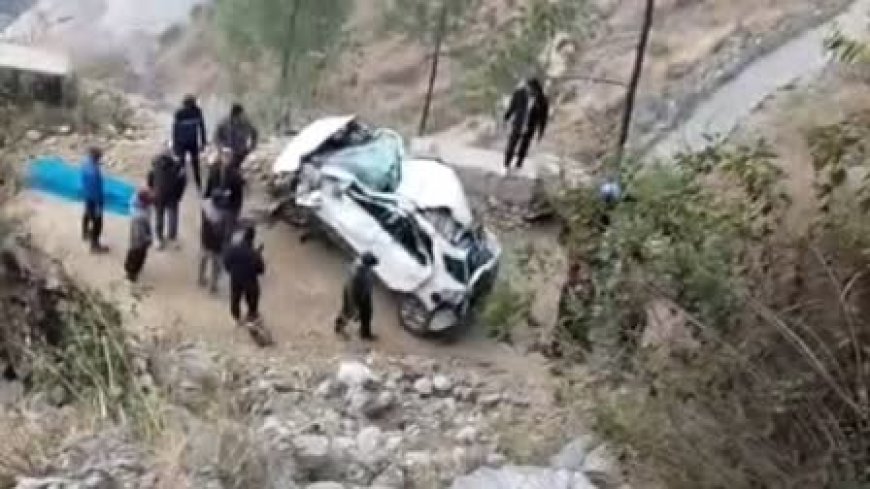 उत्तराखंड में भीषण हादसा : कार खाई में गिरी, 2 महिलाओं समेत 3 की दर्दनाक मौत