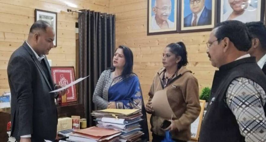 आंगनबाड़ी वर्कर्स ने किया एक लाख की योजना का विरोध