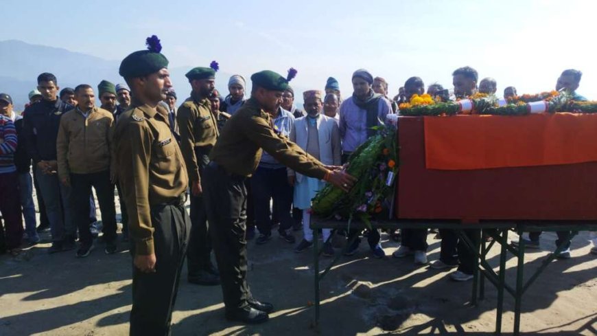 टनकपुर : हवलदार अशोक गहतोड़ी को सैन्य सम्मान के साथ दी गई अंतिम विदाई