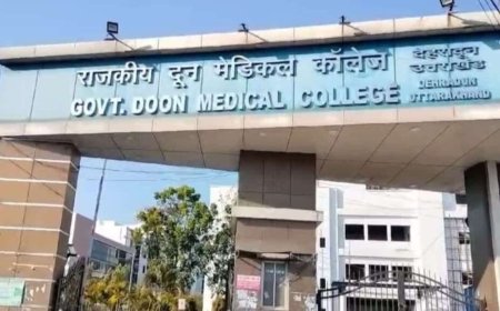 दून मेडिकल कॉलेज रैगिंग मामला, दो छात्र हॉस्टल से निष्कासित, एक्शन में स्वास्थ्य मंत्री