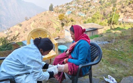 जिलाधिकारी मनीष कुमार की पहल से 50 वर्षीय महिला को मिला कृत्रिम पैर