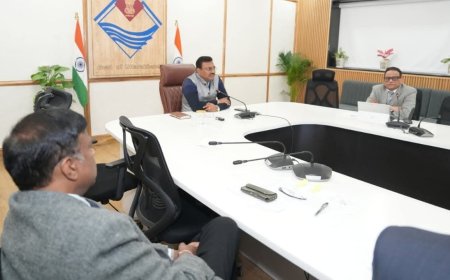 मुख्य सचिव ने विकास योजनाओं को गति देने के लिए दिए महत्वपूर्ण निर्देश
