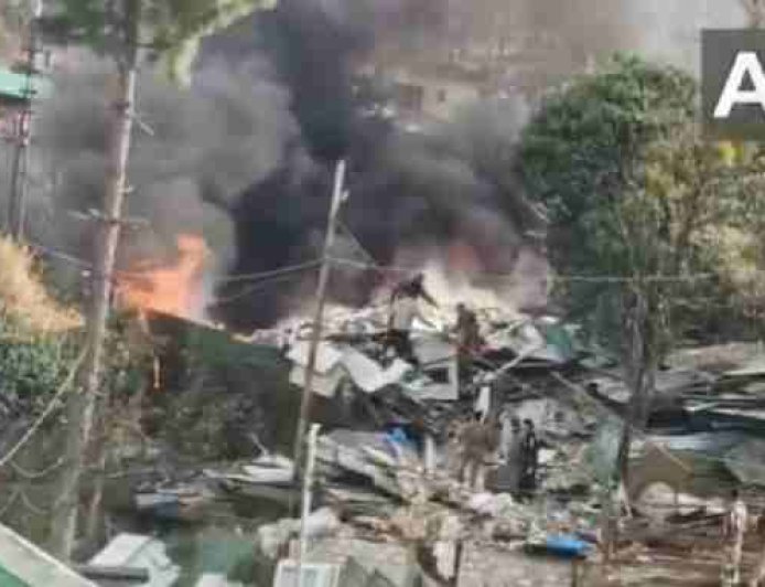 जोशीमठ में सेना कैंप के भीतर लगी भीषण आग, धुएं से ढका पूरा इलाका!