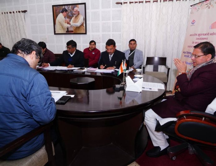 सीएम धामी ने पेंशन योजना के लाभार्थियों के खातों में ऑनलाइन पेमेंट किया