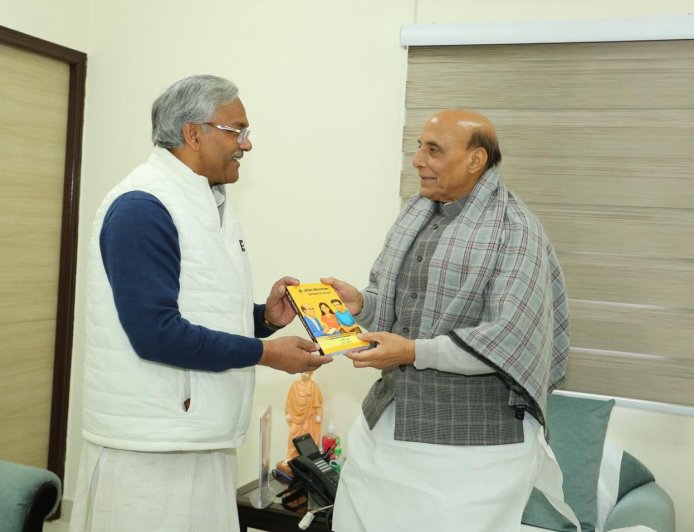 रक्षा मंत्री राजनाथ सिंह से मिले सांसद त्रिवेंद्र सिंह रावत