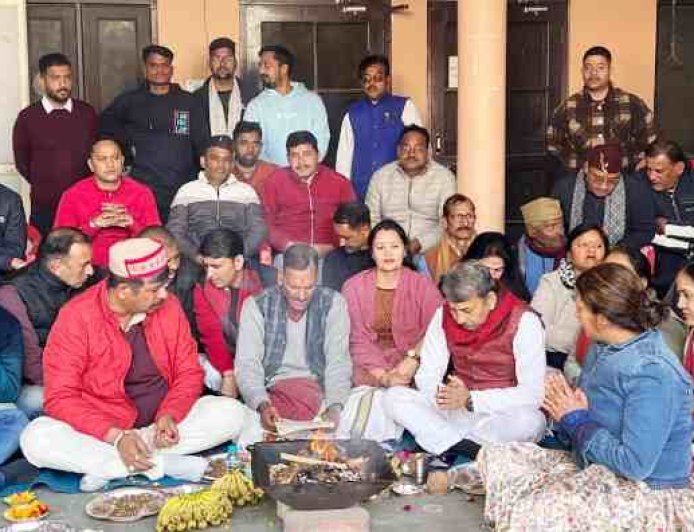 कांग्रेस नेताओं की ‘बुद्धि शुद्धि’ के लिए भाजपा कार्यकर्ताओं ने कराया हवन यज्ञ