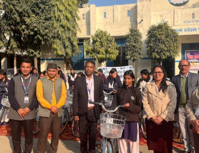 भारतीय स्टेट बैंक ने जीआईसी बिंदुखेड़ा में 32 साइकिलें की भेंट, नगर पंचायत अध्यक्ष की महत्वपूर्ण भूमिका