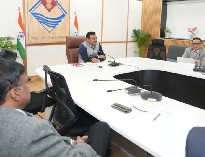 मुख्य सचिव ने विकास योजनाओं को गति देने के लिए दिए महत्वपूर्ण निर्देश