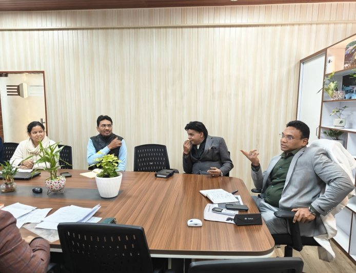 शहरी विकास और आवास सुविधाओं को लेकर सचिव आर राजेश कुमार ने की अहम बैठक