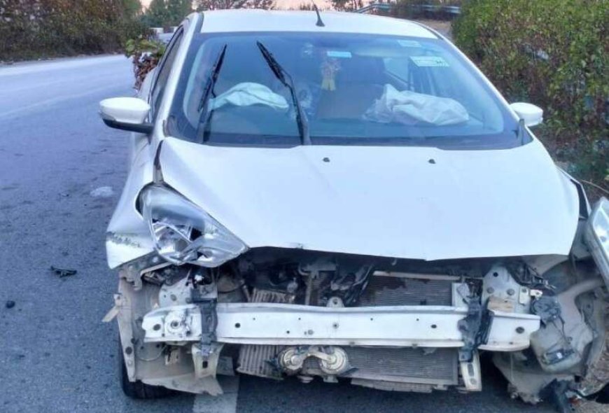 चम्पावत में कार का बड़ा हादसा, पाले में रपटने से क्षतिग्रस्त हुई