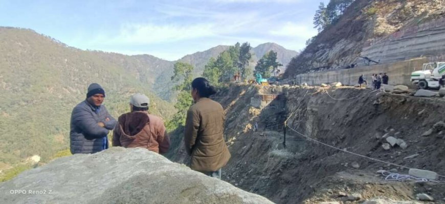 चम्पावत जिलाधिकारी ने स्वाला चौड़ीकरण निरीक्षण में गुणवत्ता और तेजी पर जोर दिया