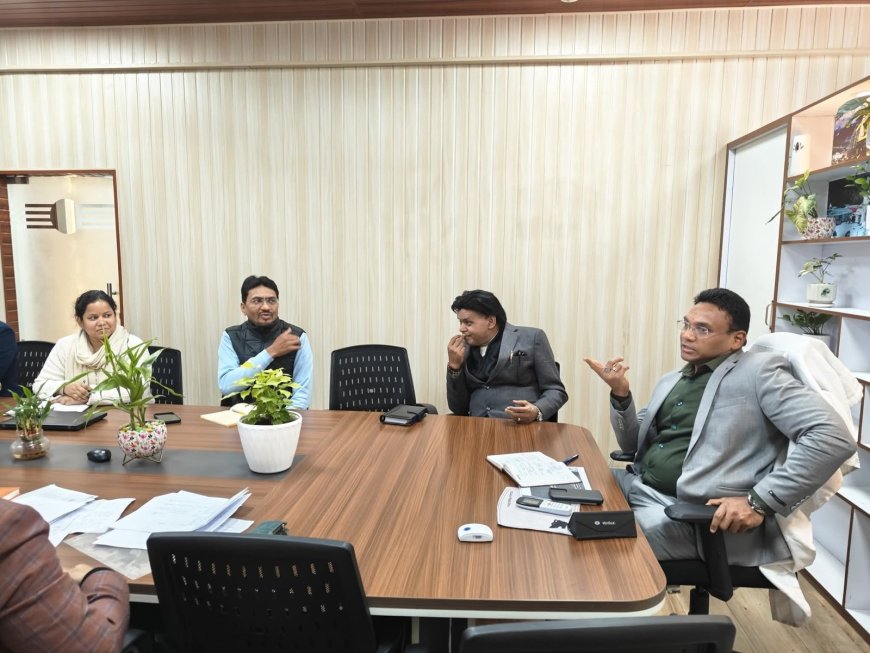 शहरी विकास और आवास सुविधाओं को लेकर सचिव आर राजेश कुमार ने की अहम बैठक