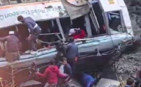 उत्तराखंड में रोडवेज बस नदी में गिरी, 4 की मौत क‌ई गंभीर