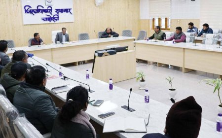 चमोली में बसंतोत्सव की तैयारी को लेकर डीएम ने की समीक्षा बैठक