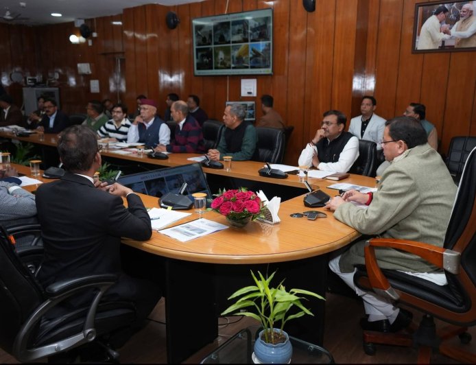 सीएम धामी ने ऋषिकेश कर्णप्रयाग रेल लाइन की समीक्षा की