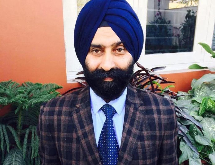 कृष्णा अस्पताल के वरिष्ठ डॉक्टर हरभजन सिंह को ठंडी सड़क में बाइक ने मारी टक्कर