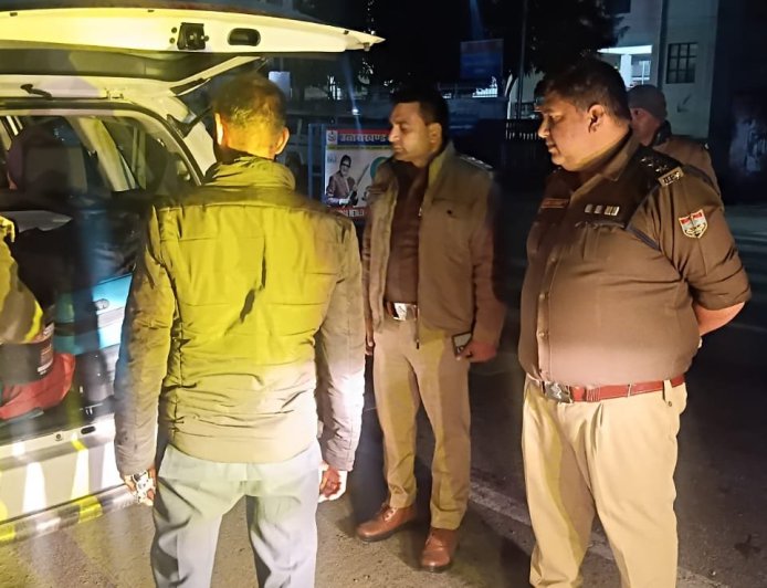 पौड़ी पुलिस ने देर रात चलाया चेकिंग अभियान